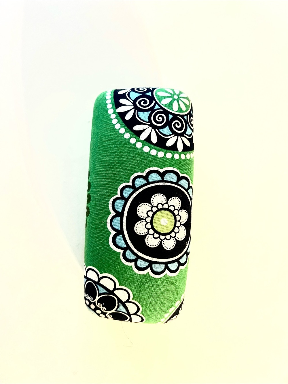 Vera Bradley Hard Clamshell Eyeglass Case Green Pattern White Interior